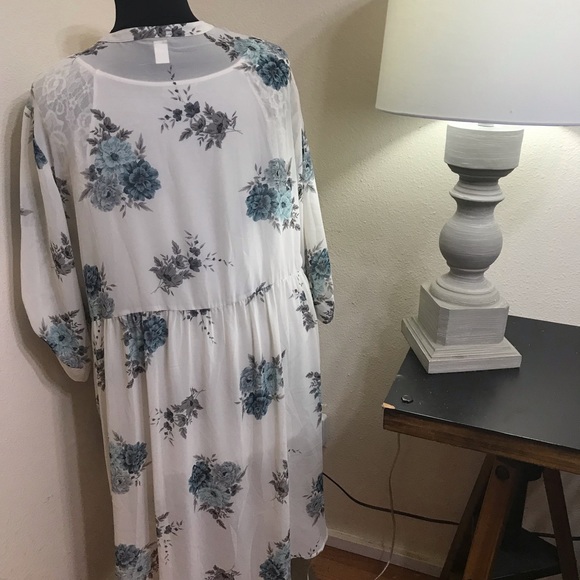 Torrid floral print chiffon hi lo top size 30 - Picture 3 of 5